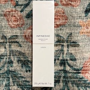 Albion Infinesse Derma Pump Milk S - Classic White